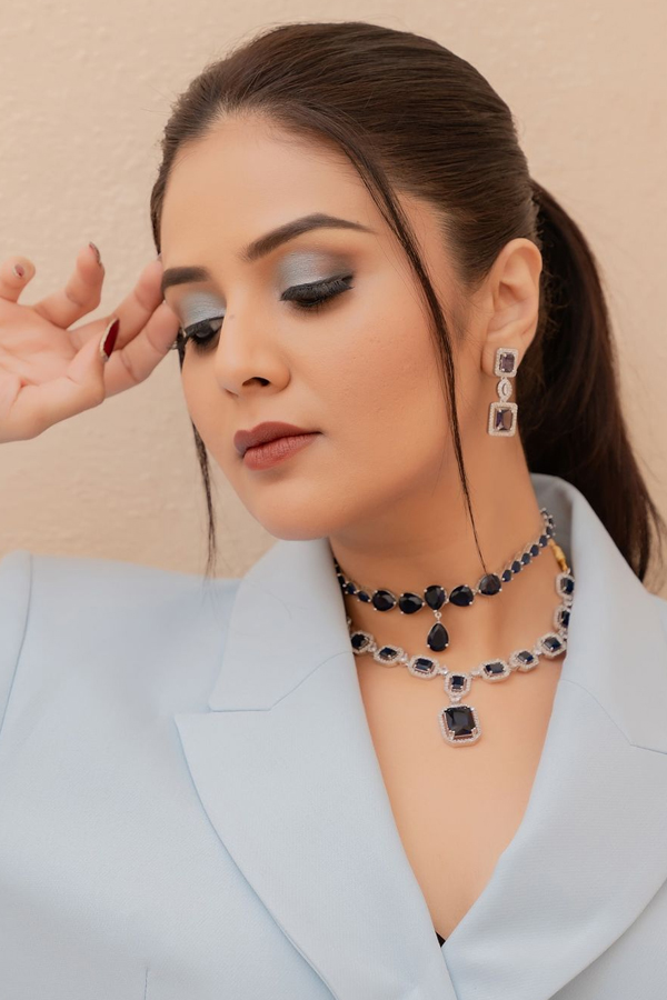 Anchor Sreemukhi Trendy Outfit In Sea Blue Collared Blazer14