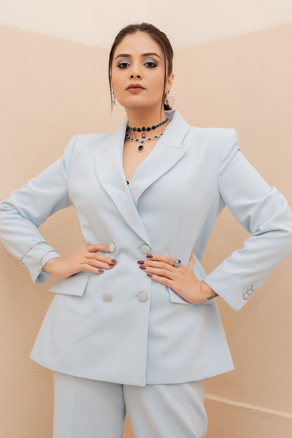 Anchor Sreemukhi Trendy Outfit In Sea Blue Collared Blazer6