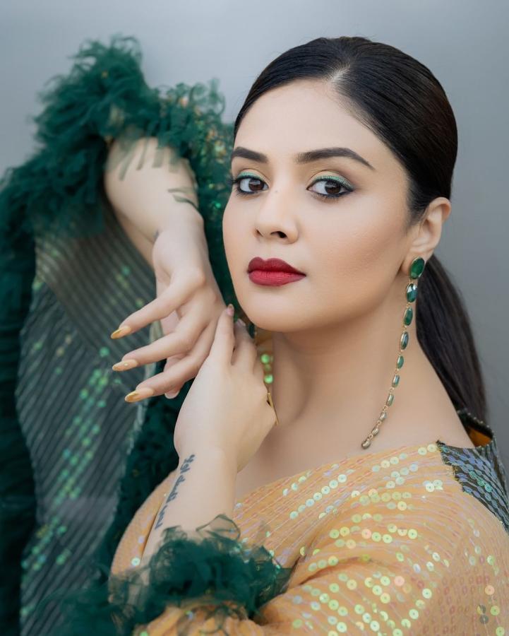 Sreemukhi: చిట్టిగౌనులో యాంకర్ శ్రీముఖి.. ఎలా ఉందో చూశారా? | Anchor ...