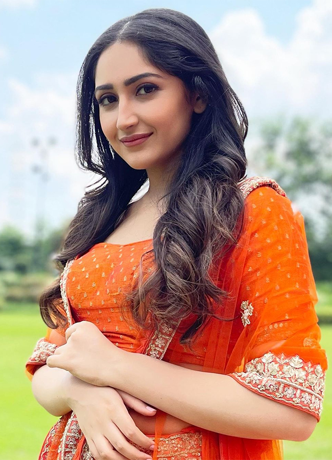 Actress sayyeshaa saigal birthday special photos12