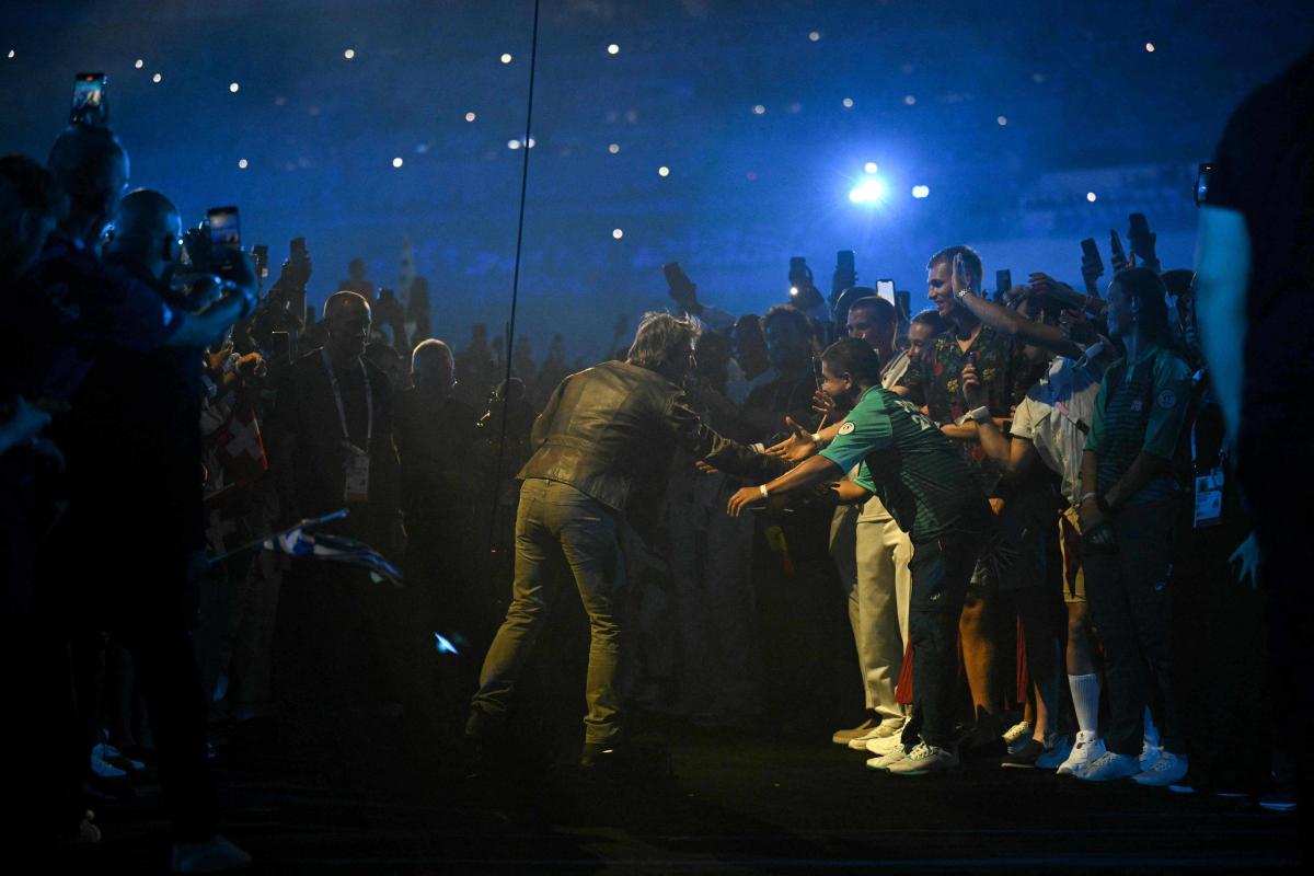 Tom Cruise At Paris Olympics 2024 Closing Ceremony Photos3