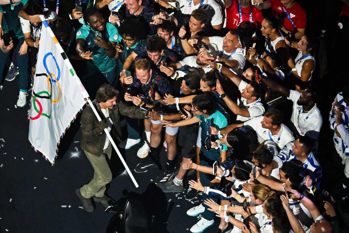 Tom Cruise At Paris Olympics 2024 Closing Ceremony Photos6