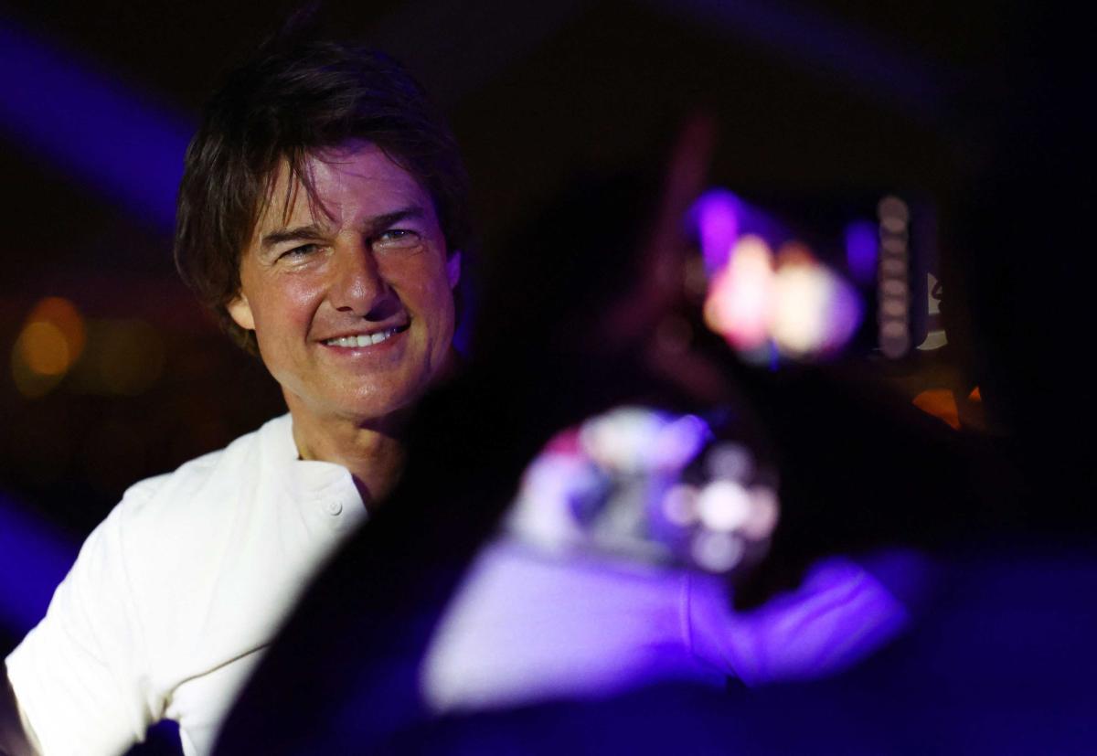 Tom Cruise At Paris Olympics 2024 Closing Ceremony Photos12