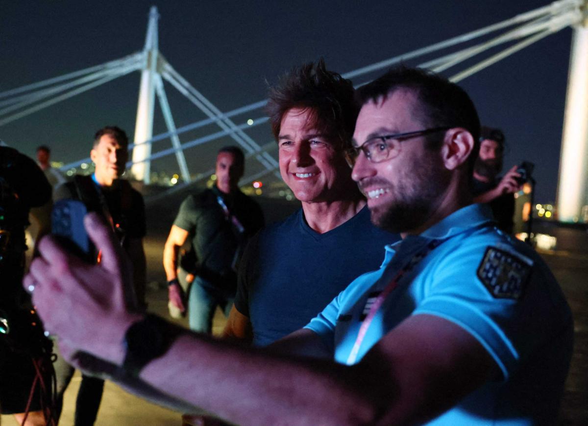 Tom Cruise At Paris Olympics 2024 Closing Ceremony Photos15