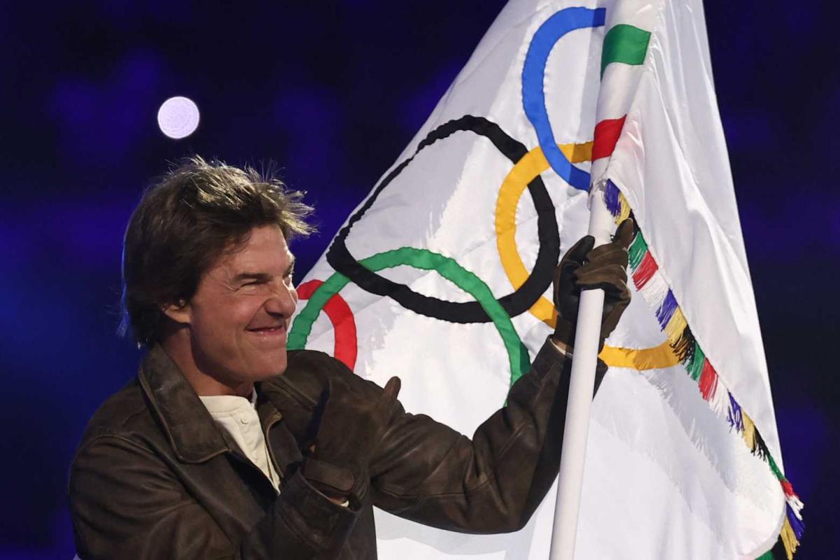 Tom Cruise At Paris Olympics 2024 Closing Ceremony Photos16