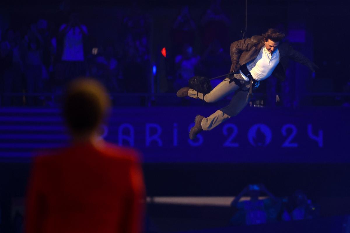 Tom Cruise At Paris Olympics 2024 Closing Ceremony Photos18