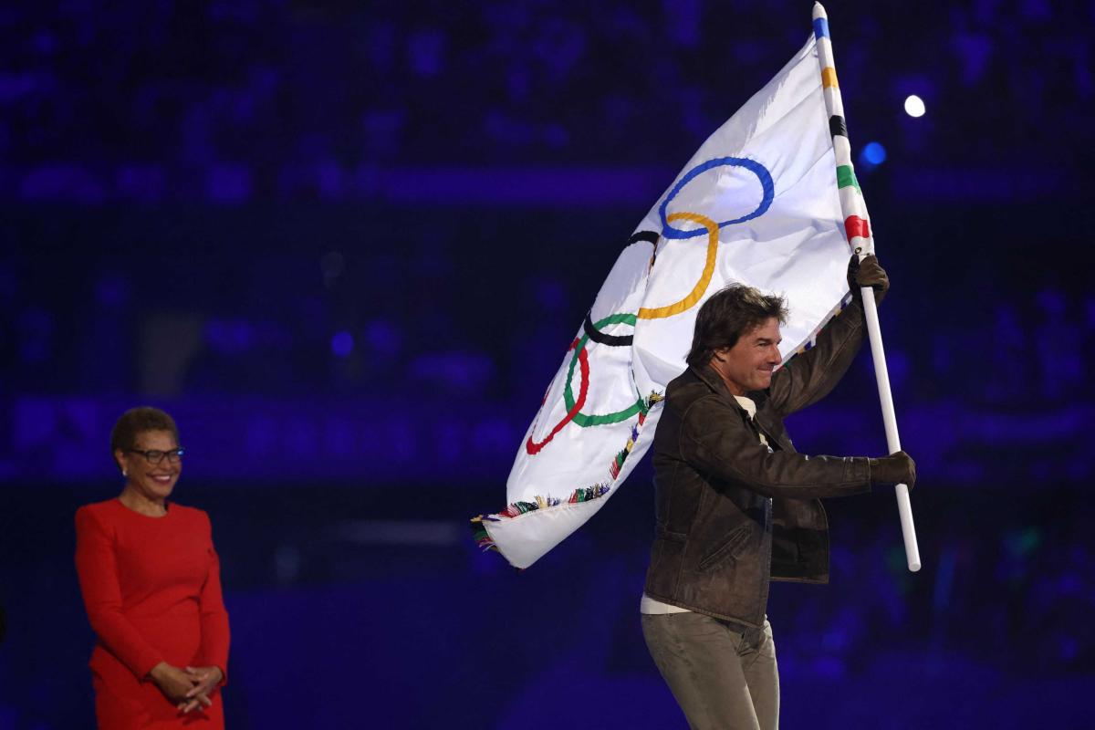 Tom Cruise At Paris Olympics 2024 Closing Ceremony Photos19