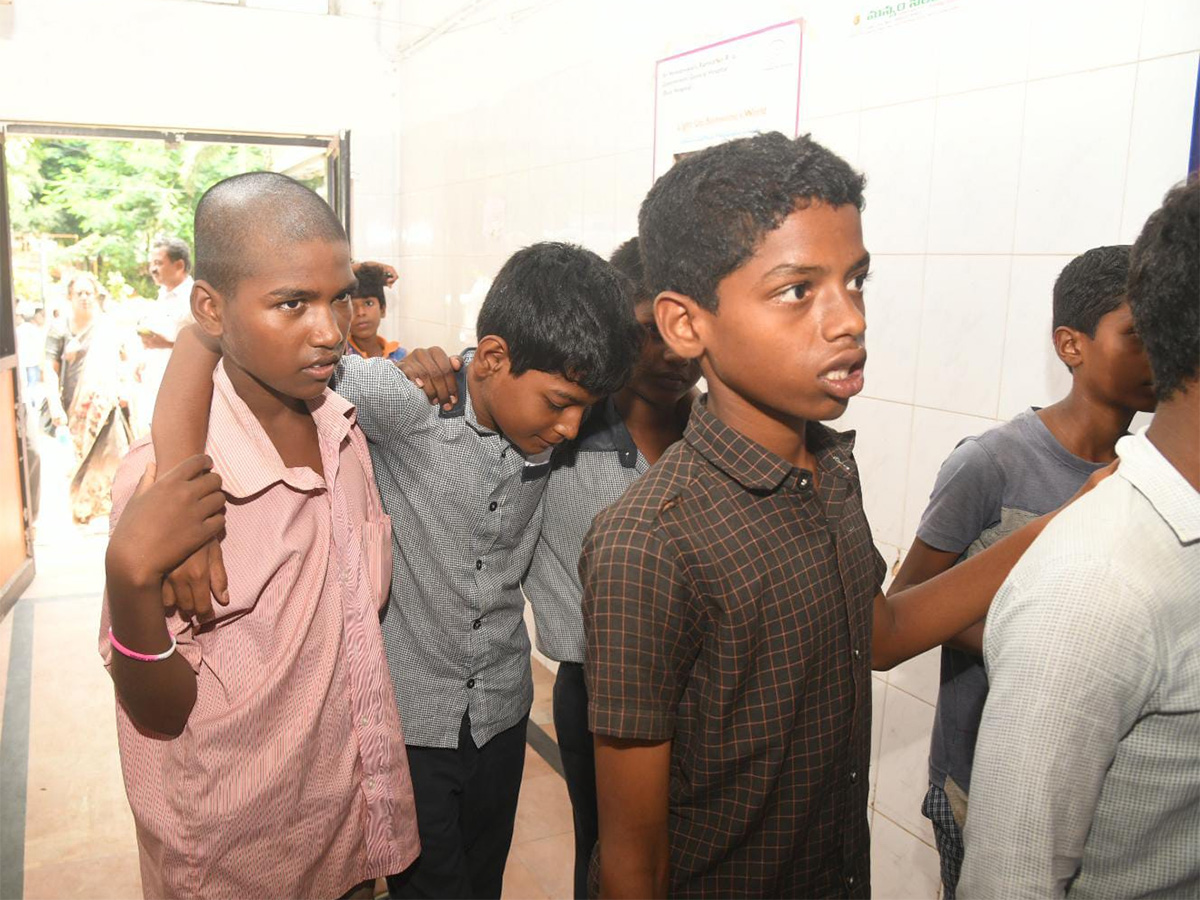 Tirupati : Food poisoning in BC hostel makes students 9