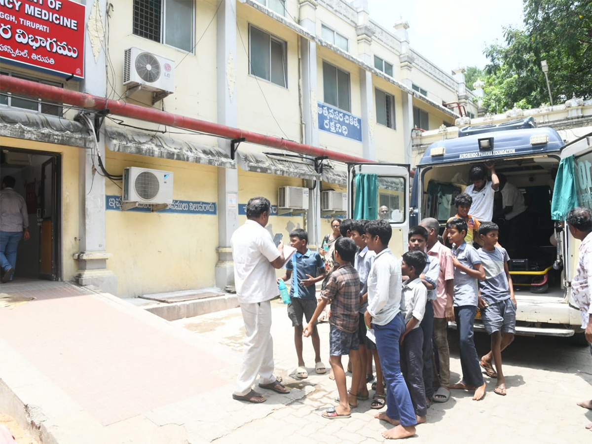 Tirupati : Food poisoning in BC hostel makes students 11