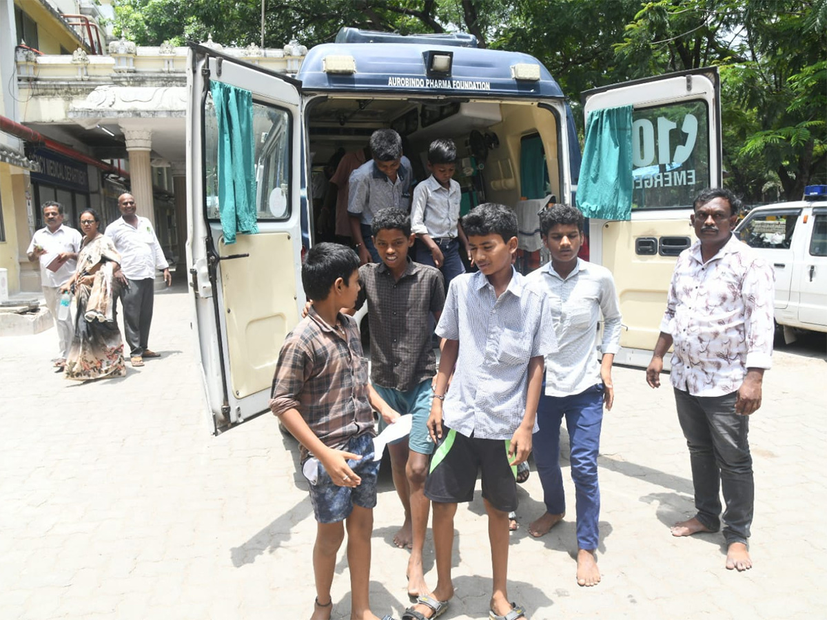 Tirupati : Food poisoning in BC hostel makes students 6