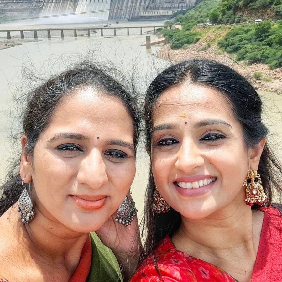 actress laya visit nagarjuna sagar dam5