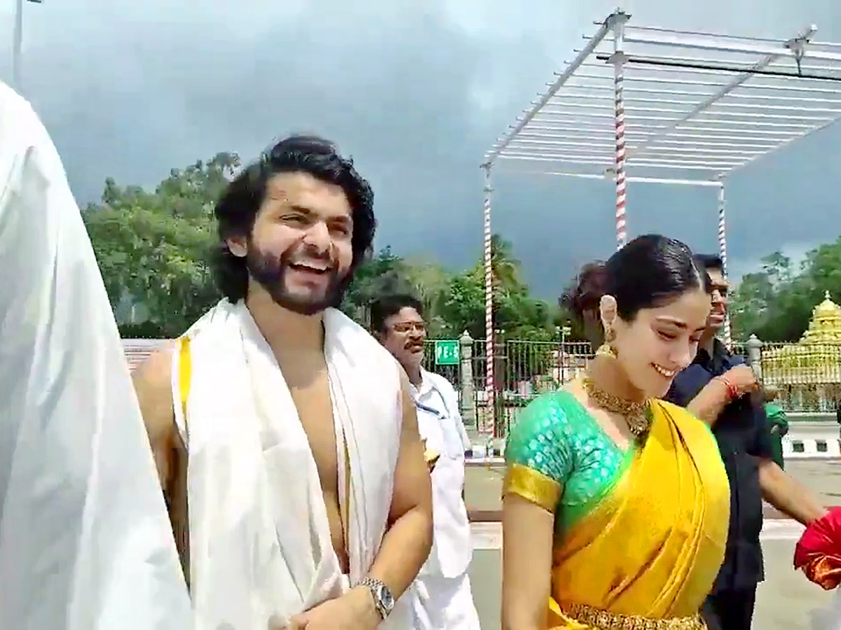 Janhvi Kapoor With Her Boyfriend Shikhar Pahariya Visits Tirumala2