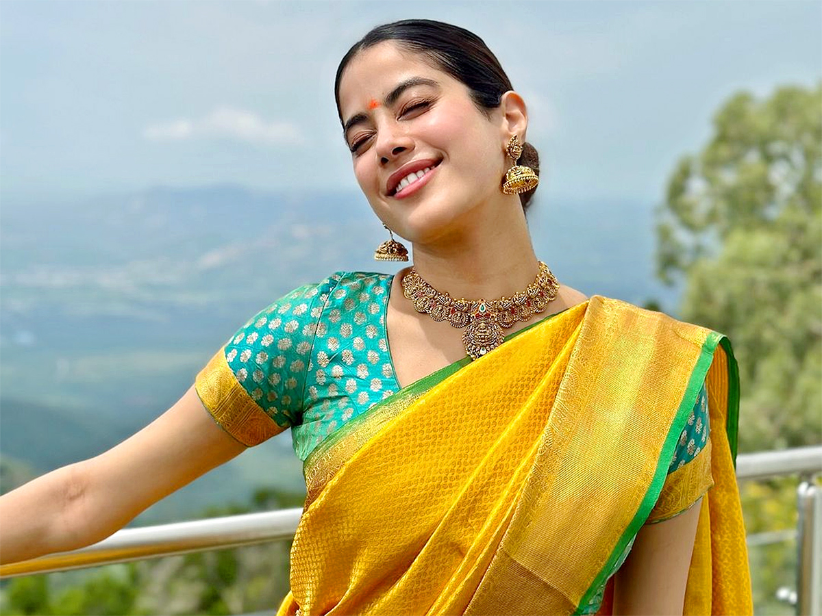 Janhvi Kapoor With Her Boyfriend Shikhar Pahariya Visits Tirumala4