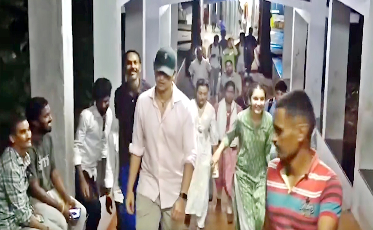 Mahesh Babu Wife Namrata Shirodkar And Her Family Visit Tirumala Tirupati Temple Latest Photos5