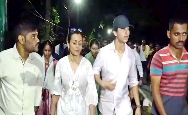 Mahesh Babu Wife Namrata Shirodkar And Her Family Visit Tirumala Tirupati Temple Latest Photos10