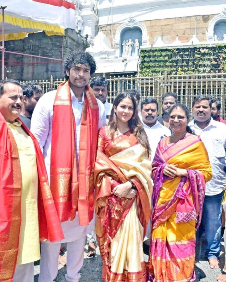 Varun Tej and Lavanya Tripathi at Tirumala Srivari Seva Photos3