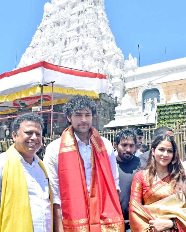 Varun Tej and Lavanya Tripathi at Tirumala Srivari Seva Photos5