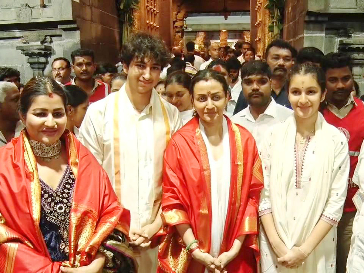 Mahesh Babu Family at Tirupati Photos1