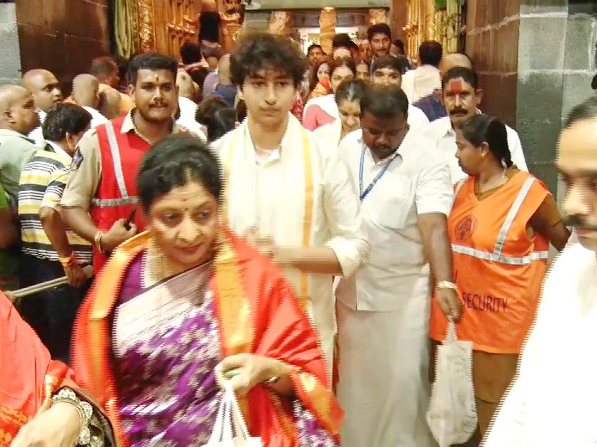 Mahesh Babu Family at Tirupati Photos13