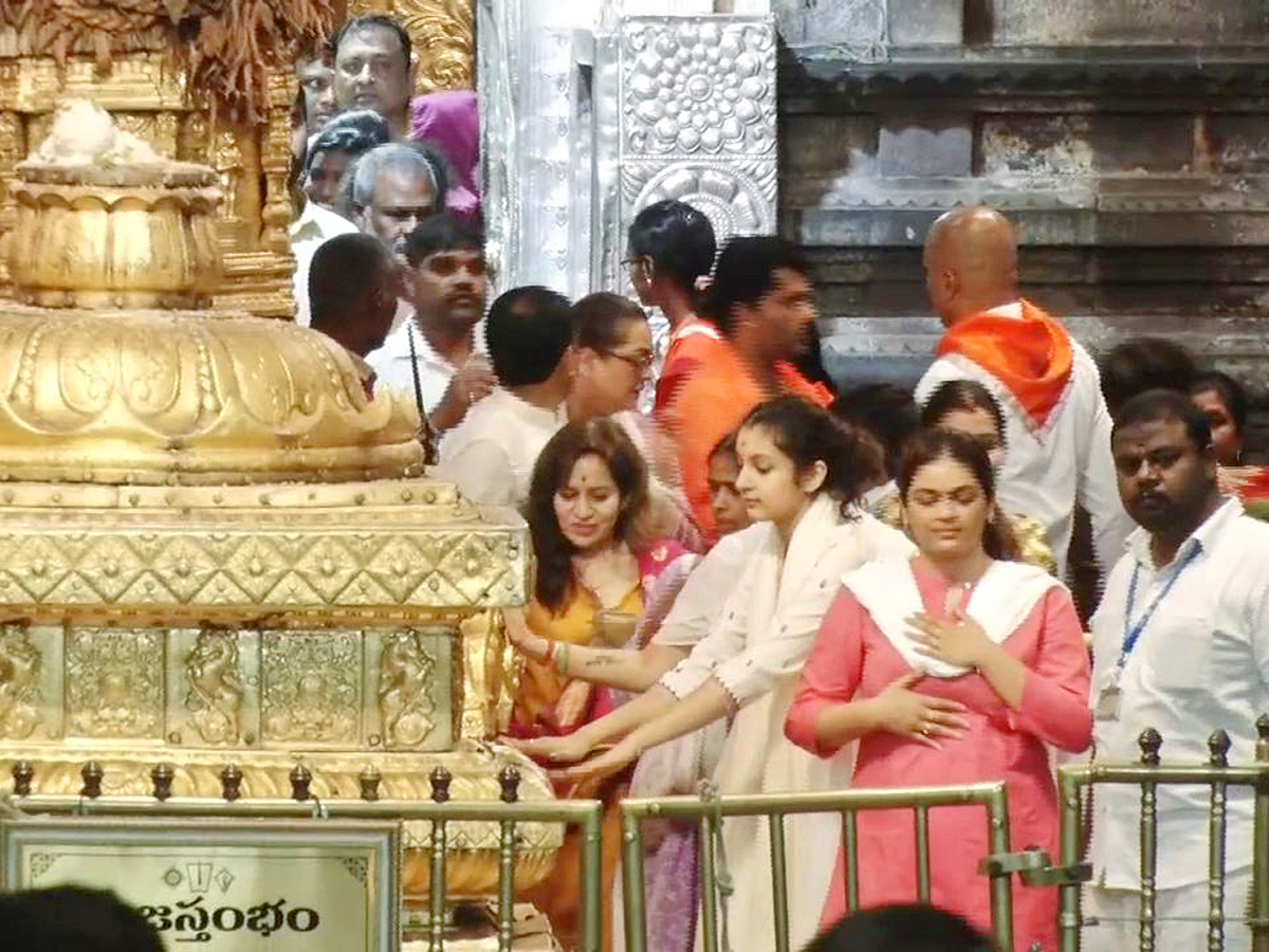 Mahesh Babu Family at Tirupati Photos2