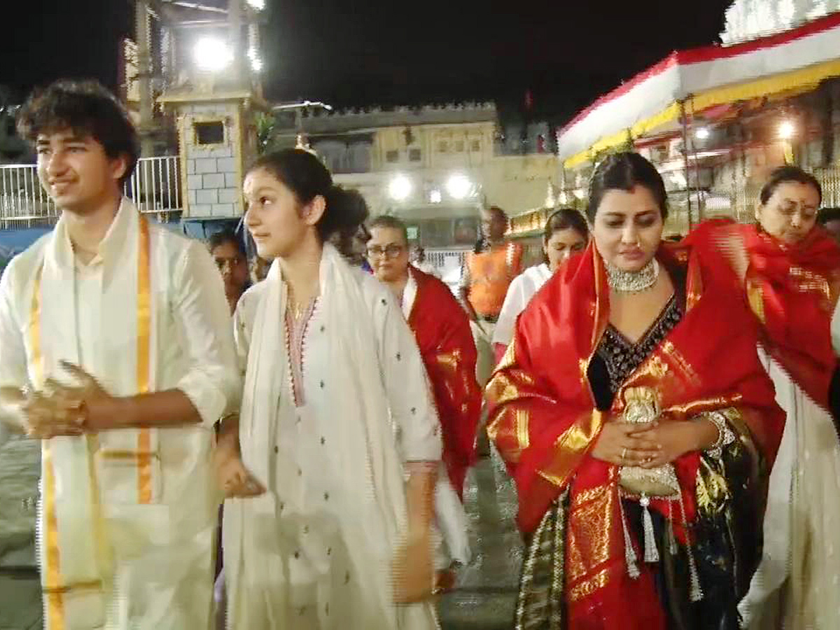 Mahesh Babu Family at Tirupati Photos5