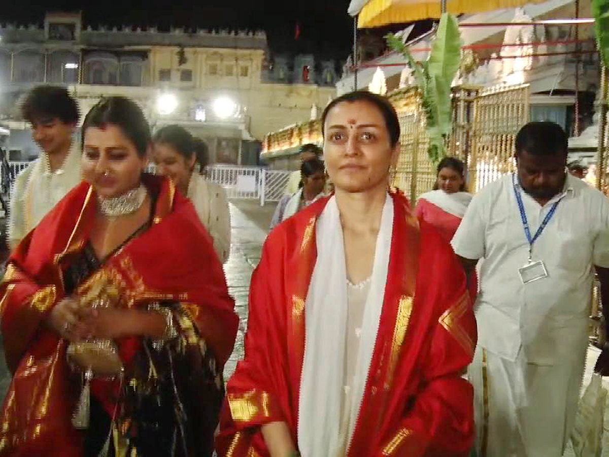 Mahesh Babu Family at Tirupati Photos9