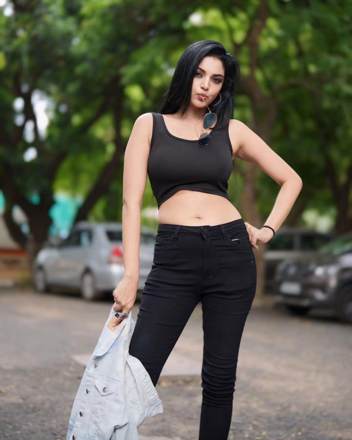 Actress Sanam Shetty Latest Hd Photo Gallery6