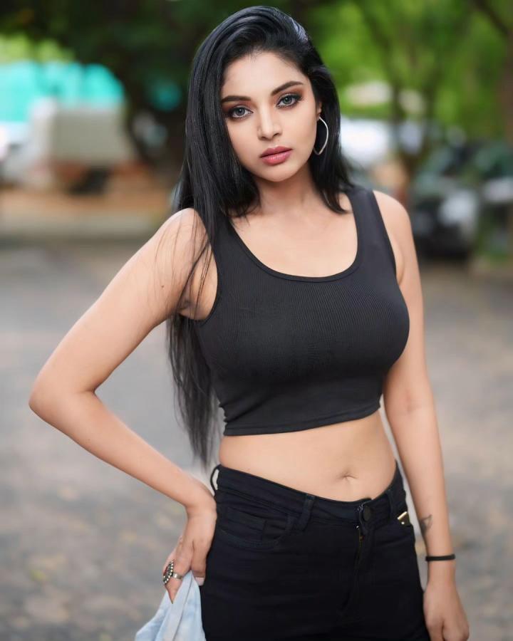 Actress Sanam Shetty Latest Hd Photo Gallery7