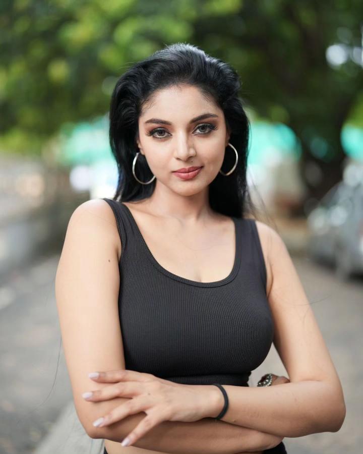 Actress Sanam Shetty Latest Hd Photo Gallery9