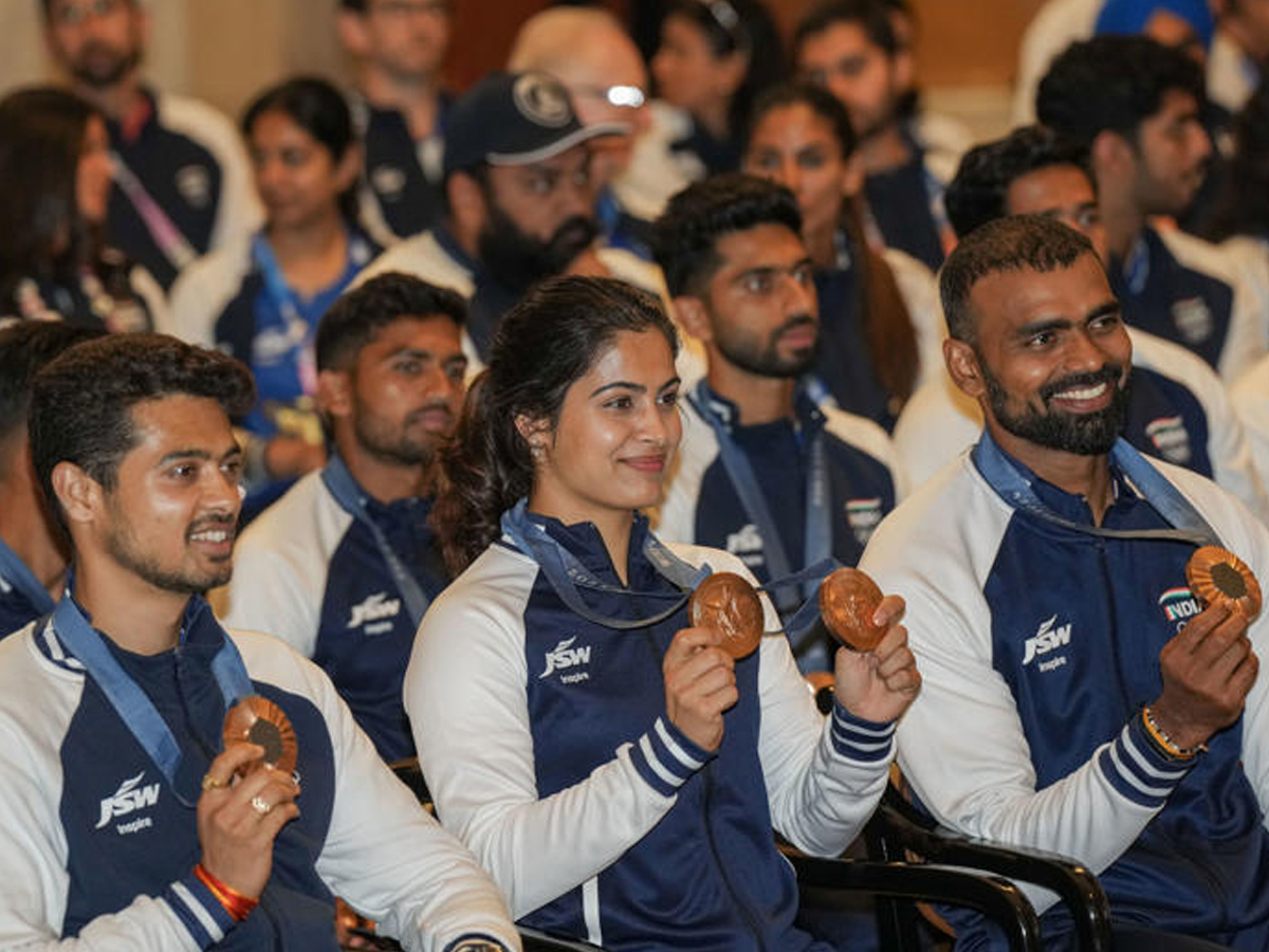 Paris Olympics 2024 Players Meet President Droupadi Murmu After Return14