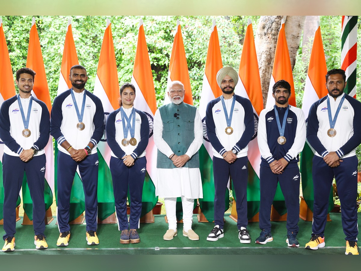 Paris Olympics 2024 Players Meet President Droupadi Murmu After Return19