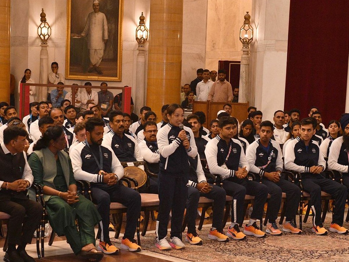 Paris Olympics 2024 Players Meet President Droupadi Murmu After Return6