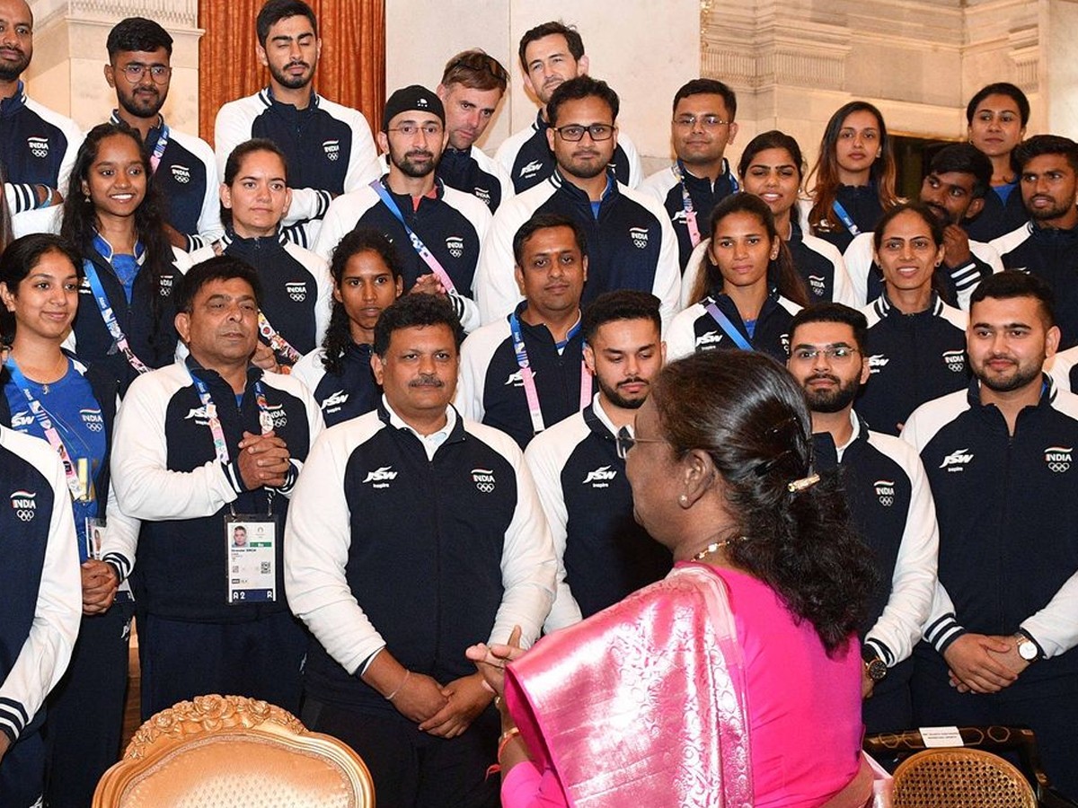 Paris Olympics 2024 Players Meet President Droupadi Murmu After Return7