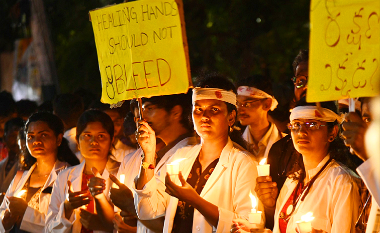 Junior Doctors Protest in Vijayawada Photos10