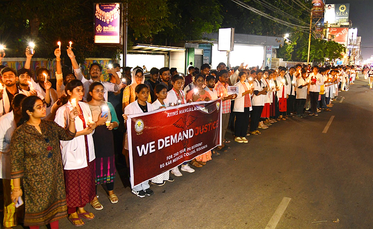 Junior Doctors Protest in Vijayawada Photos11