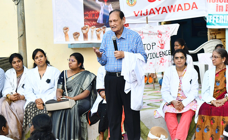 Junior Doctors Protest in Vijayawada Photos12