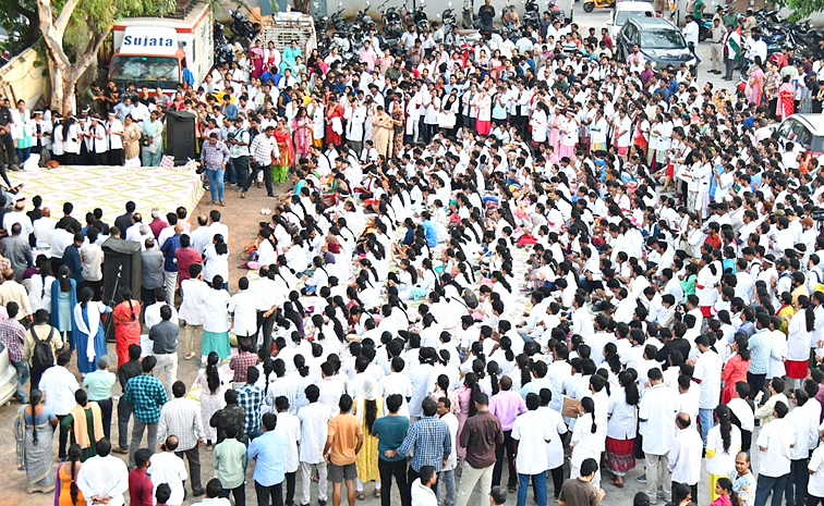 Junior Doctors Protest in Vijayawada Photos2