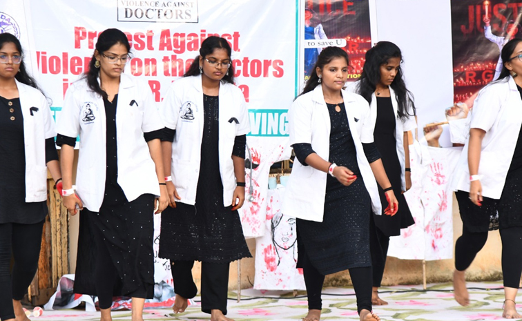 Junior Doctors Protest in Vijayawada Photos5