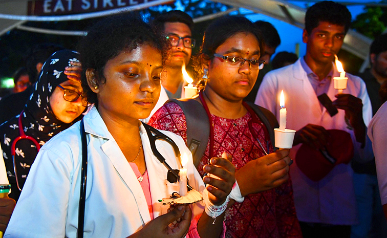 Junior Doctors Protest in Vijayawada Photos9