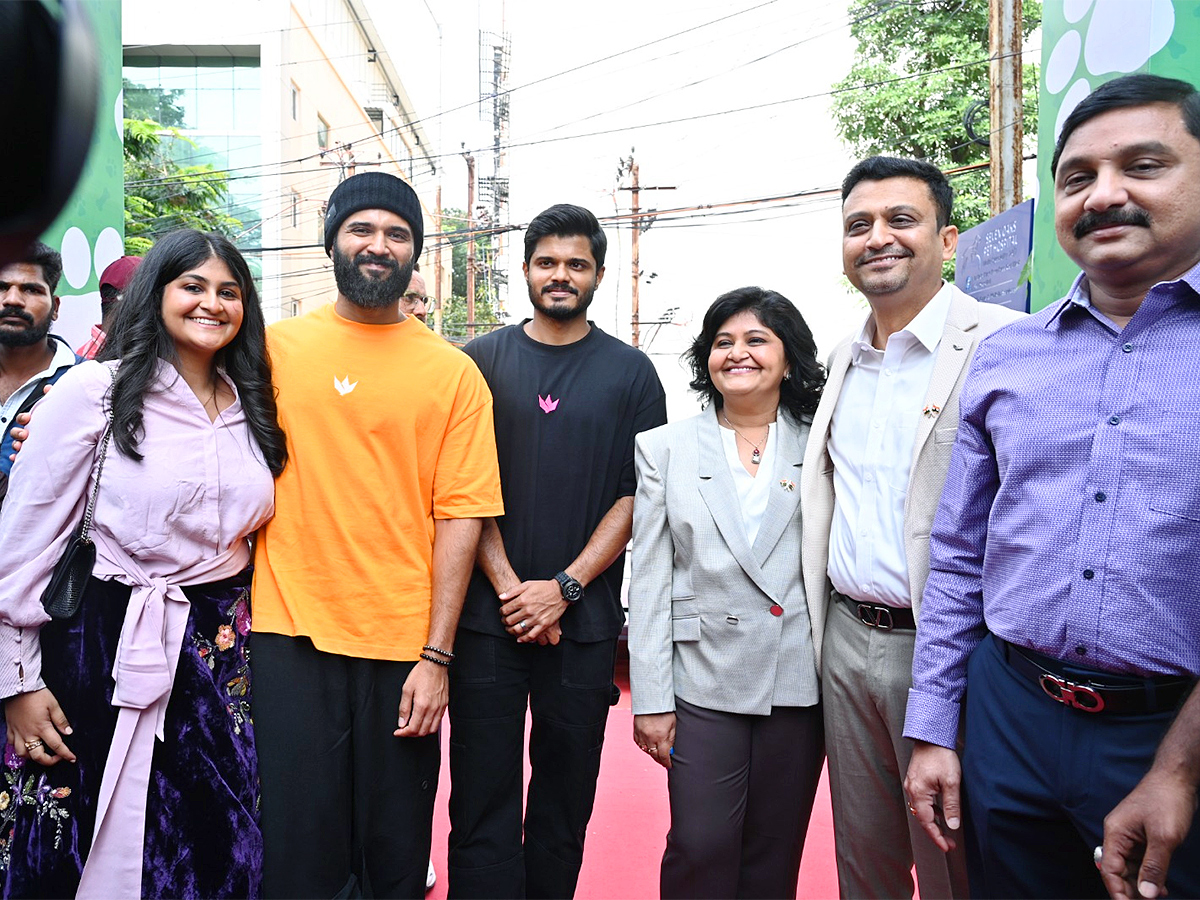 Vijay Devarakonda and Anand At Seven Oaks Pet Hospital Photos14