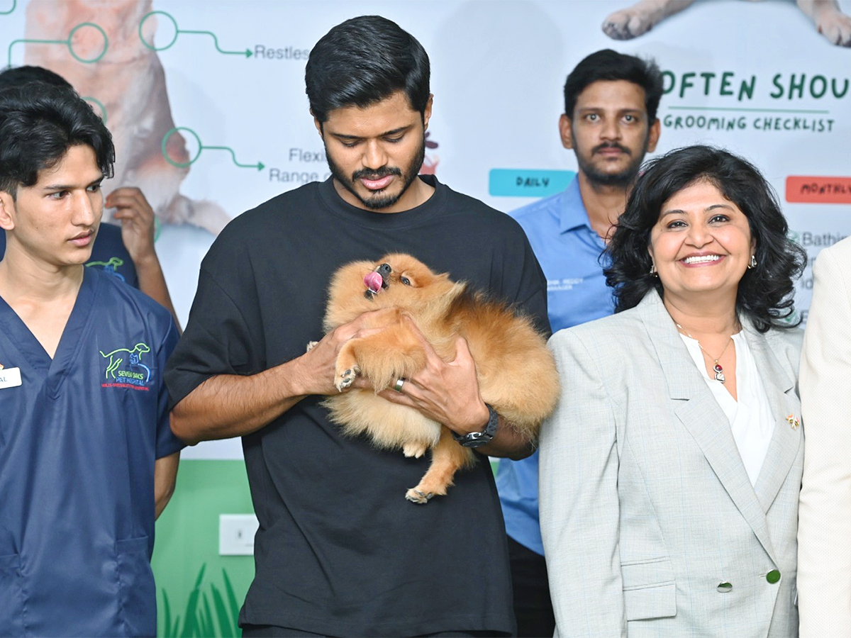 Vijay Devarakonda and Anand At Seven Oaks Pet Hospital Photos17