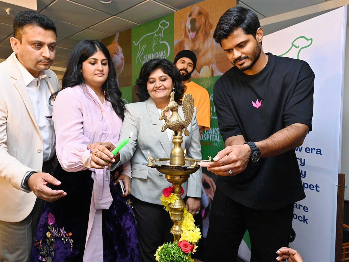 Vijay Devarakonda and Anand At Seven Oaks Pet Hospital Photos20