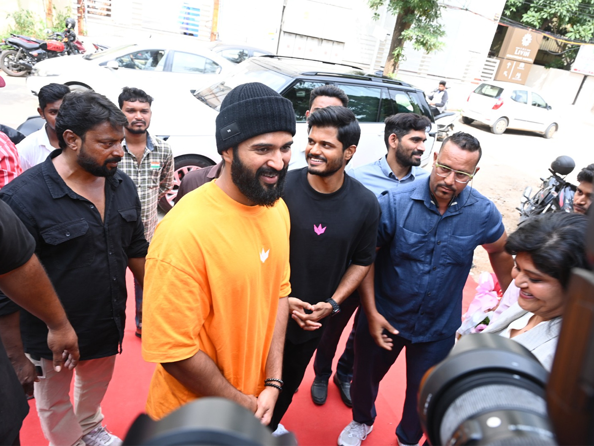 Vijay Devarakonda and Anand At Seven Oaks Pet Hospital Photos3