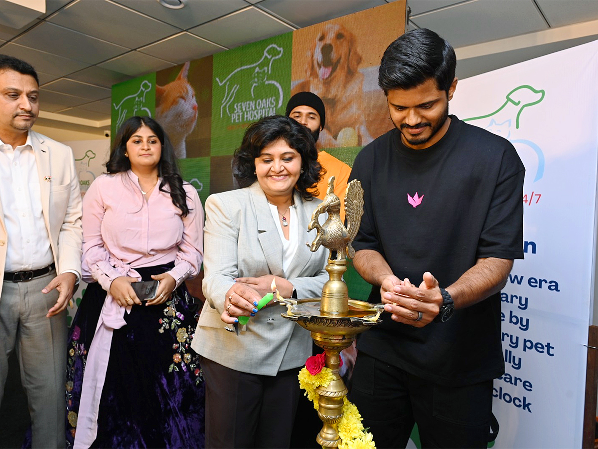 Vijay Devarakonda and Anand At Seven Oaks Pet Hospital Photos5