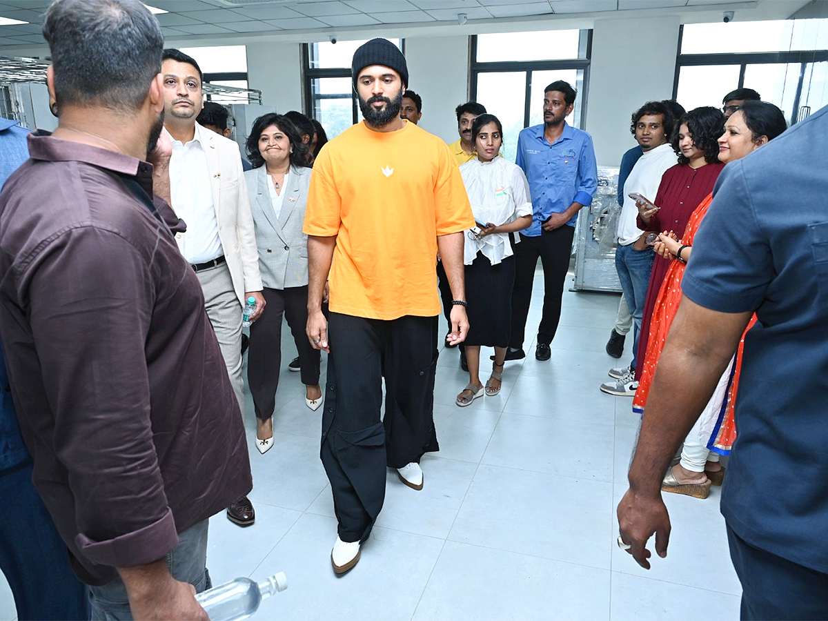 Vijay Devarakonda and Anand At Seven Oaks Pet Hospital Photos9