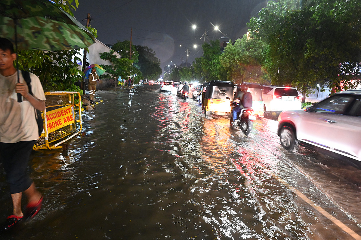 heavy rain in hyderabad 2024 photos11