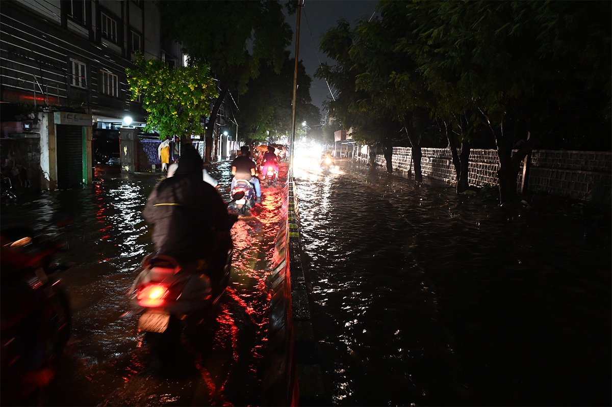 heavy rain in hyderabad 2024 photos19