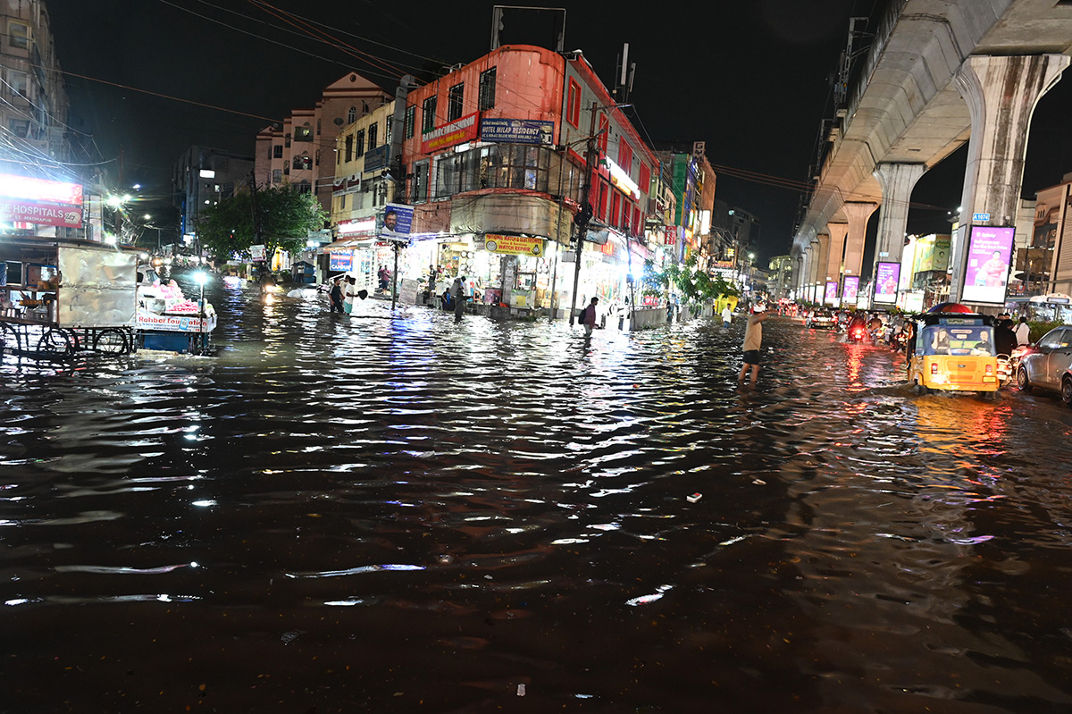 heavy rain in hyderabad 2024 photos22