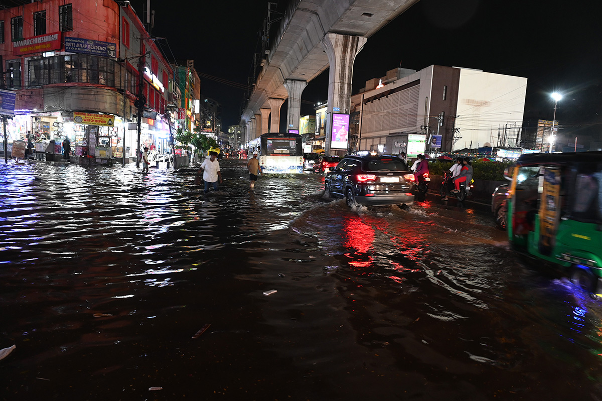 heavy rain in hyderabad 2024 photos23