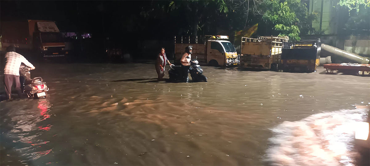 heavy rain in hyderabad 2024 photos24